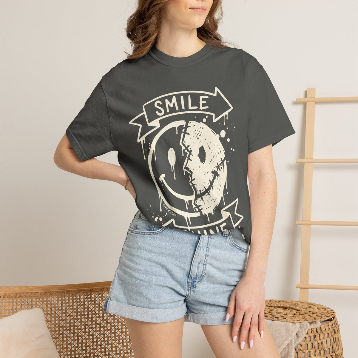 Rippwiller Smile Shine Night Tee
