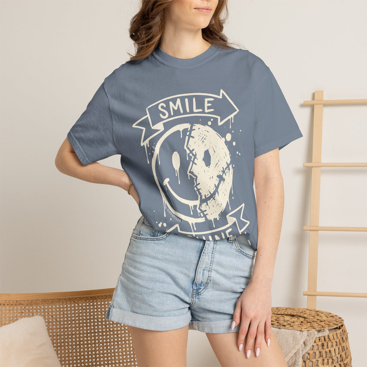 Rippwiller Smile Shine Night Tee